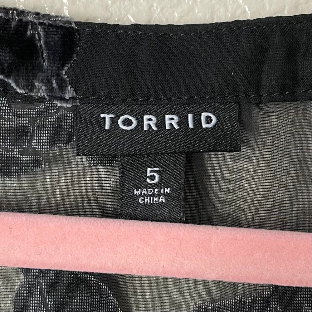 Torrid Top Womens 5 5X Black Velvet Burnout Floral Sheer Tunic Whimsigoth Vamp - Picture 10 of 12